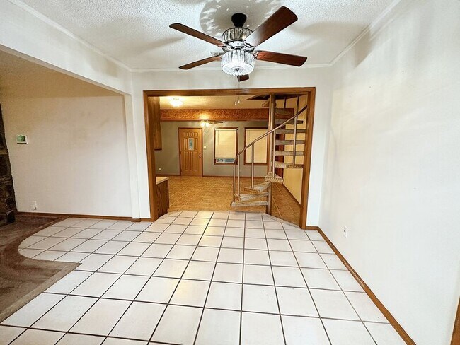 Building Photo - 14148 S Poplar Pl