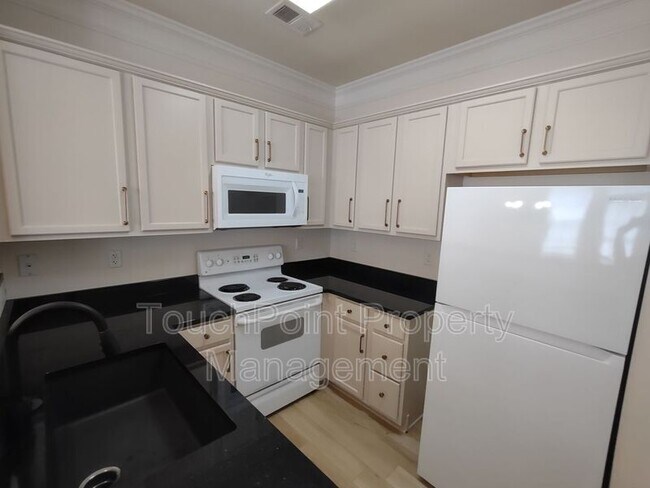 Building Photo - 8606 Beaver Creek Dr