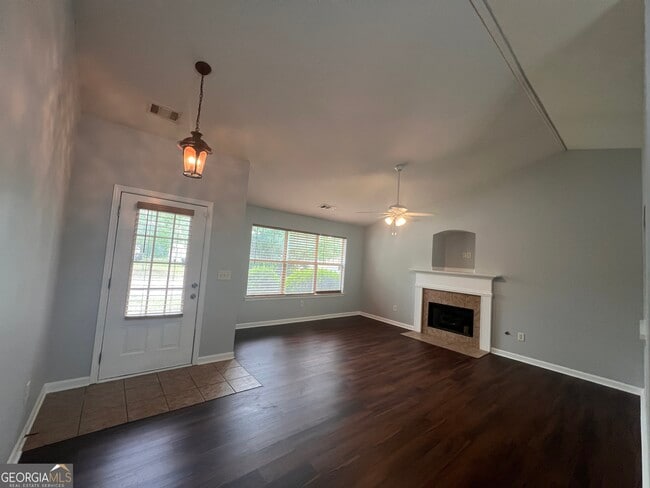 Building Photo - 63 Camden Way