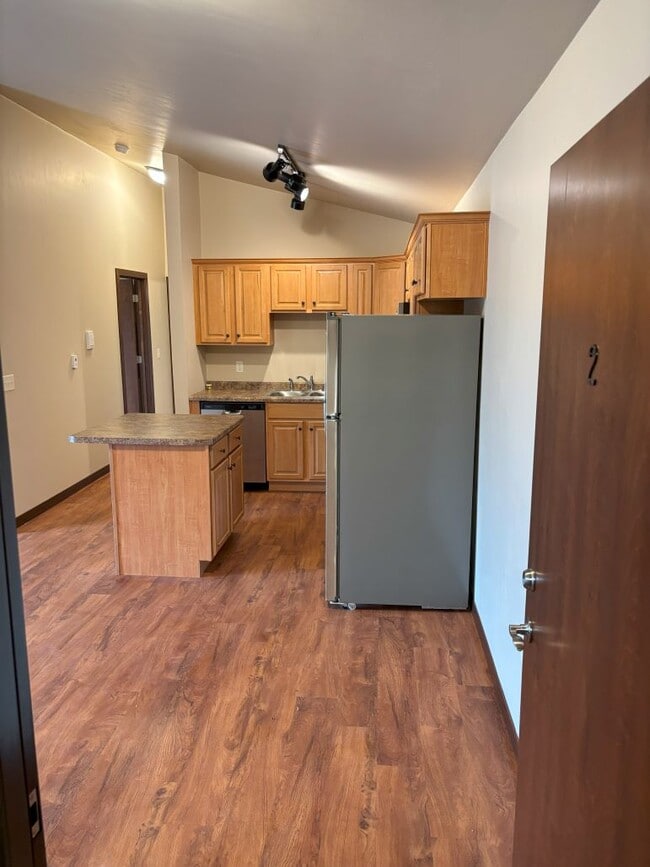 Entrada - Main Line Estates