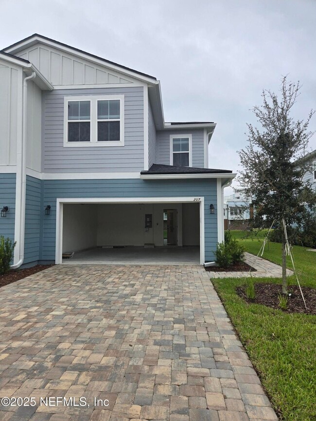 Building Photo - 207 Brandon Lks Dr