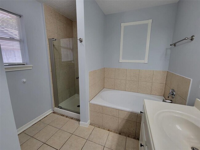 Foto del edificio - 2218 Wickburn Dr