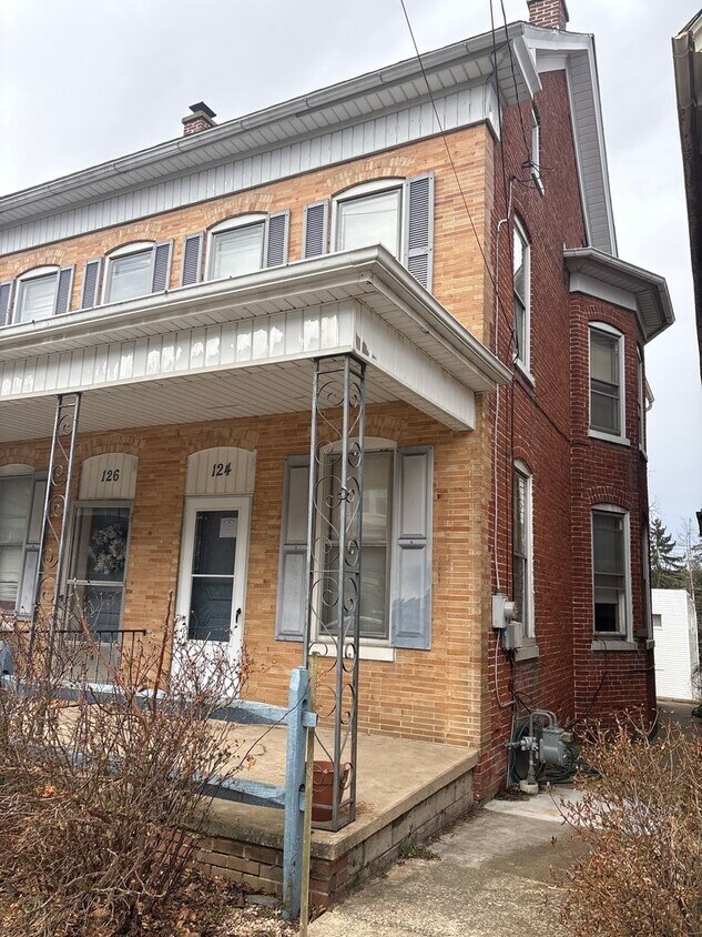 Building Photo - Dallastown SD 2 Bedroom 1 Bath