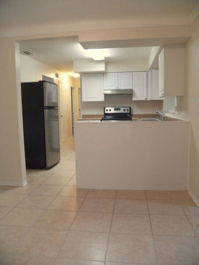 Building Photo - Spacious 3/2 home!