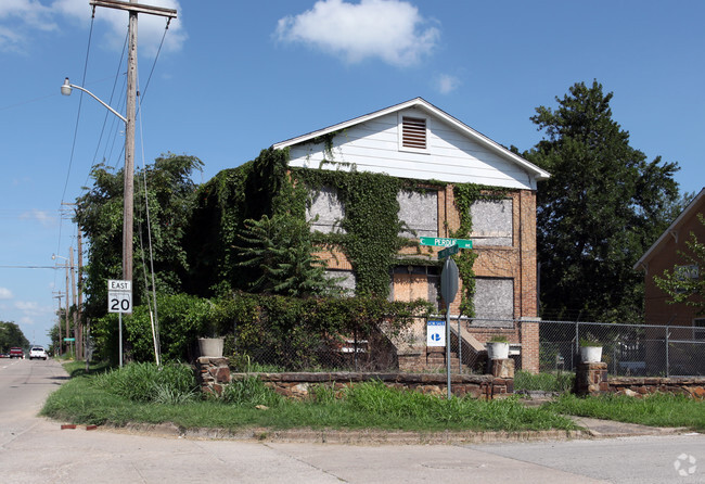 Building Photo - Old Franklin Hospital