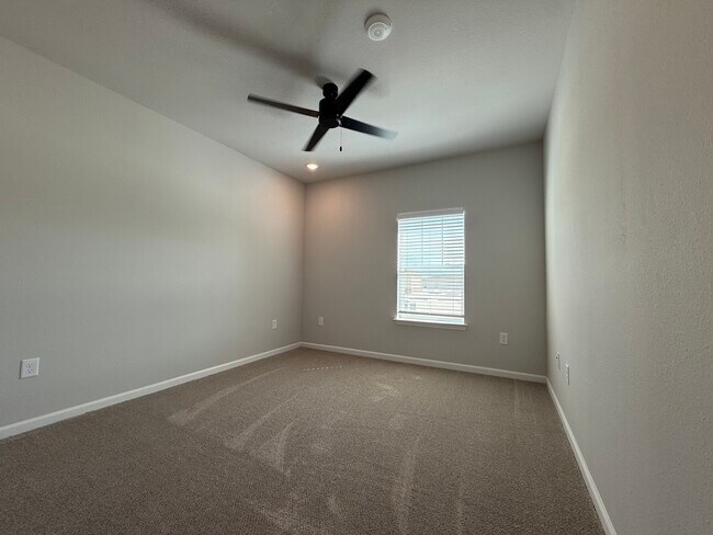 Foto del edificio - 195 Parkers Pond Path