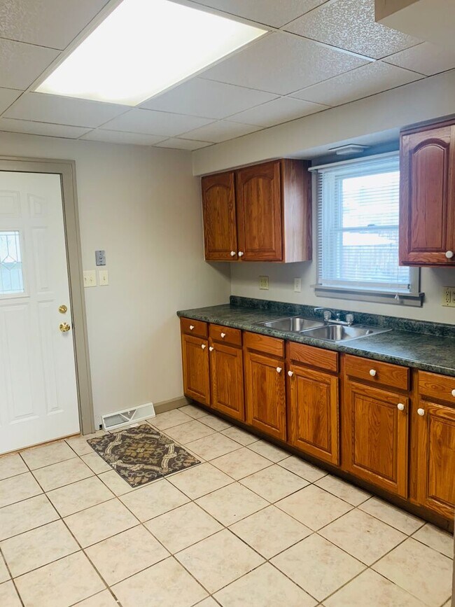 Foto del edificio - Large 3 Bedroom single family home  with l...