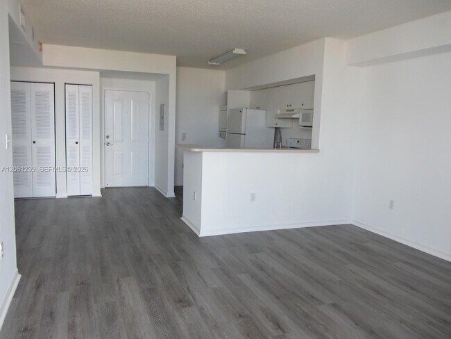 Foto del edificio - 5077 NW 7th St