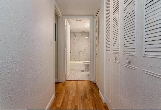 Foto del edificio - 5419 Hansel Ave