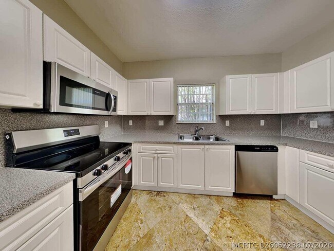 Building Photo - 17717 SW 135th Ct
