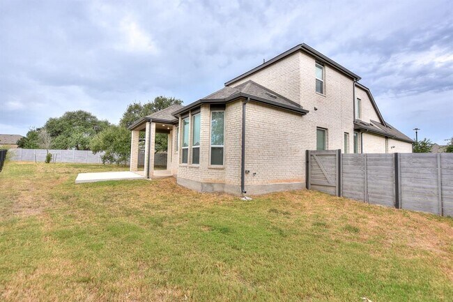 Foto del edificio - 124 Timber Gln Ln