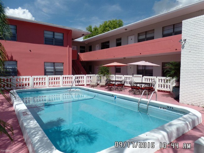 Foto del edificio - 925 NW 30th Ct