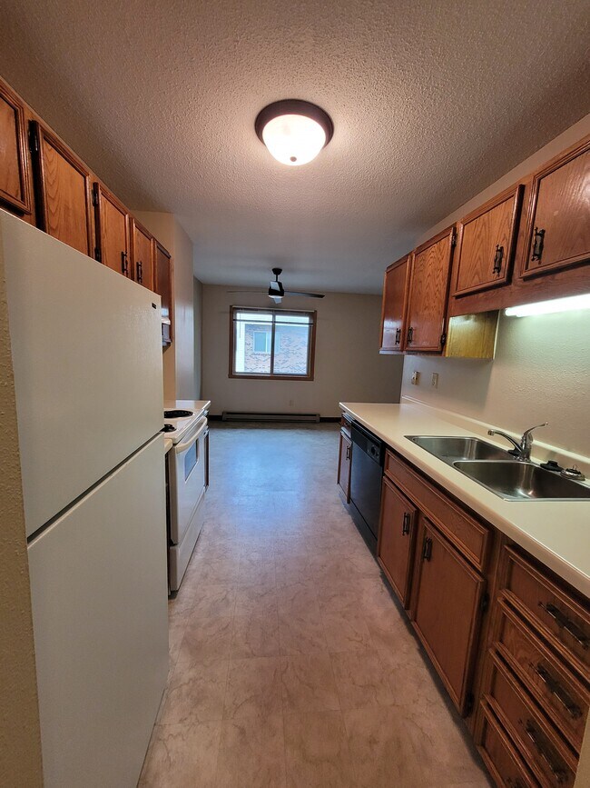 Building Photo - 1408 Oak Manor Ave S