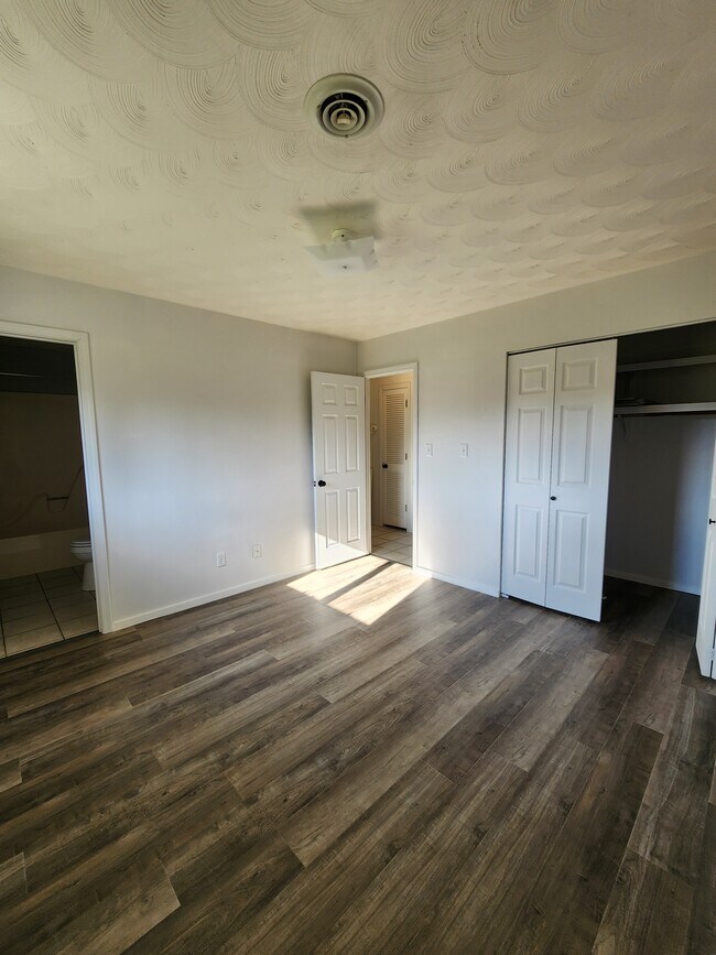 Primary Bedroom - 5477 Country Club Rd