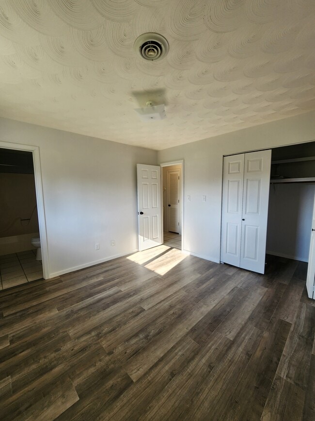 Primary Bedroom - 5477 Country Club Rd