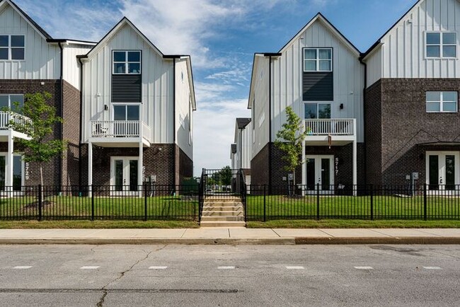 Building Photo - 5671 Sofias Cir