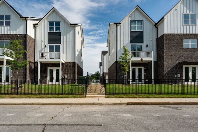 Building Photo - 5757 Sofias Cir