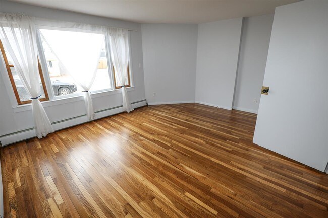 Bedroom - 7 Roosevelt St