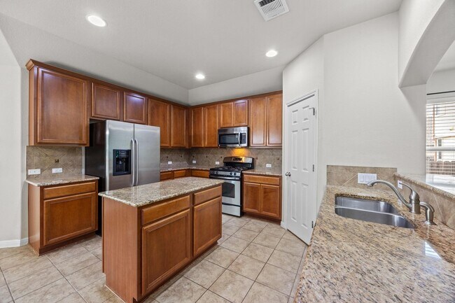 Foto del edificio - Charming 4-Bedroom Home in Desirable Avery...