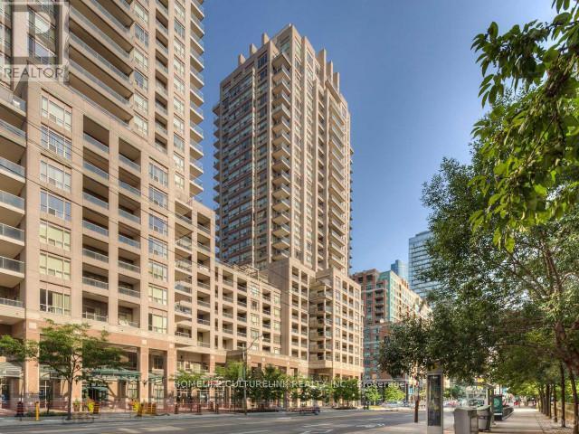 Photo principale - 909-909 Bay St.