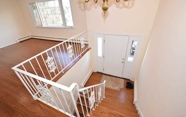 Building Photo - 179 Berry Hill Rd
