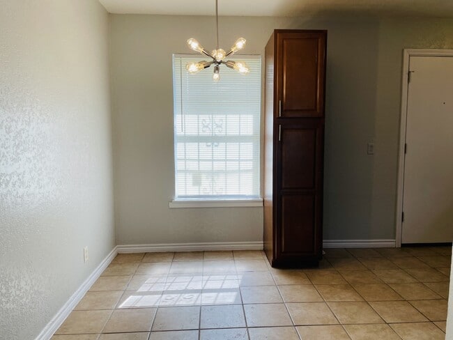 Building Photo - 4822 Hemphill Dr