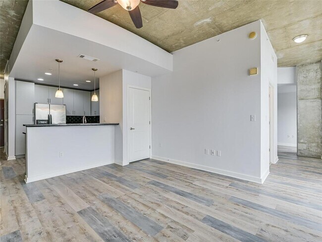 Building Photo - 360 Nueces St