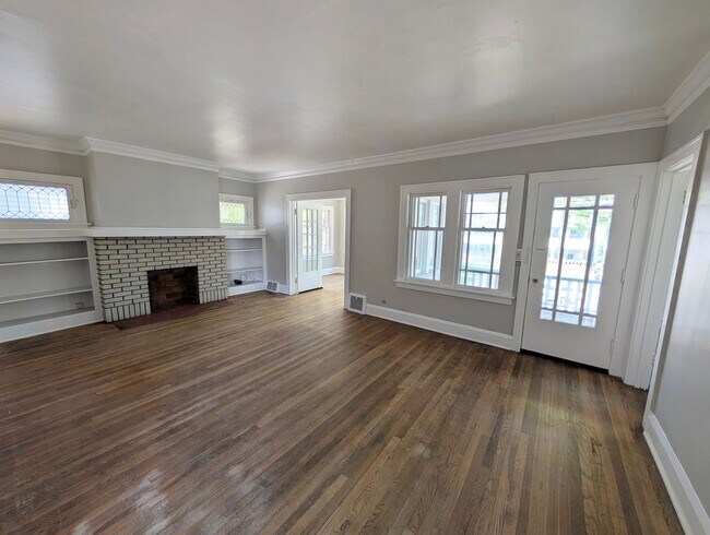 Building Photo - 3448 W 131st St