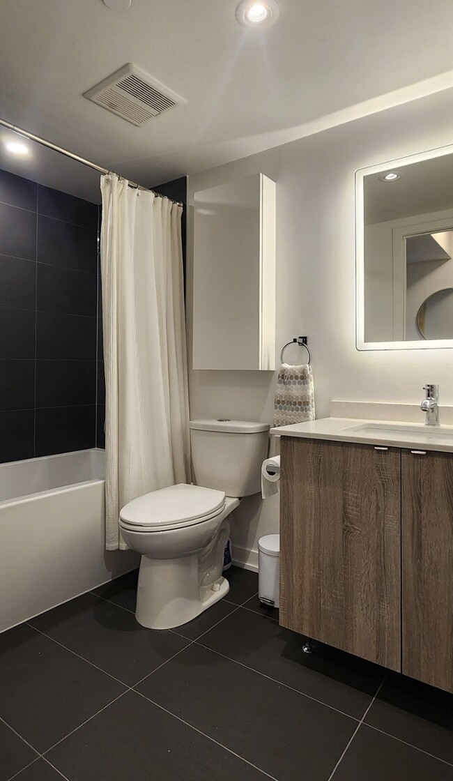 Building Photo - East York 2 Bed + Den, 2 Bath New Build Co...