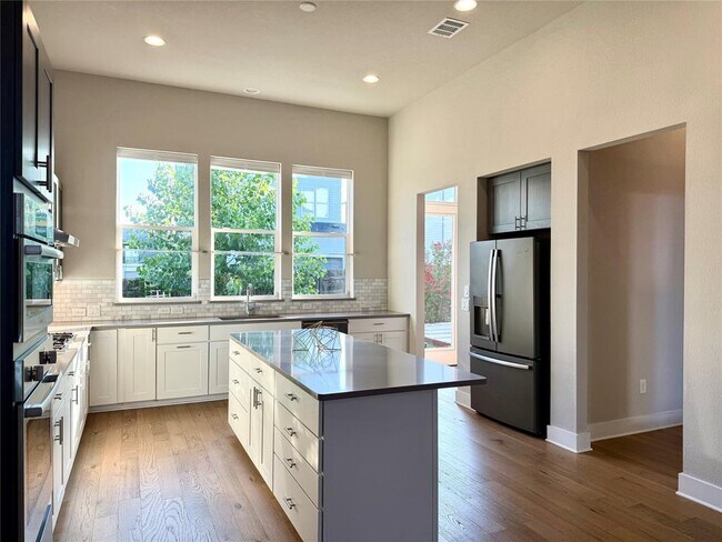 Foto del edificio - 6325 Florencia Ln
