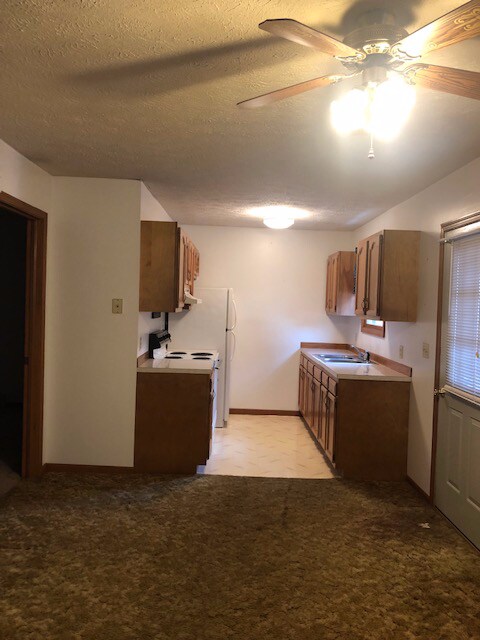 Foto del edificio - 651 Bob White Ln