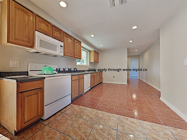Building Photo - 6 br, 2 bath House - 4009 N 48th Ave