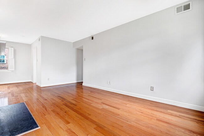 Building Photo - 2711 Arlington Blvd