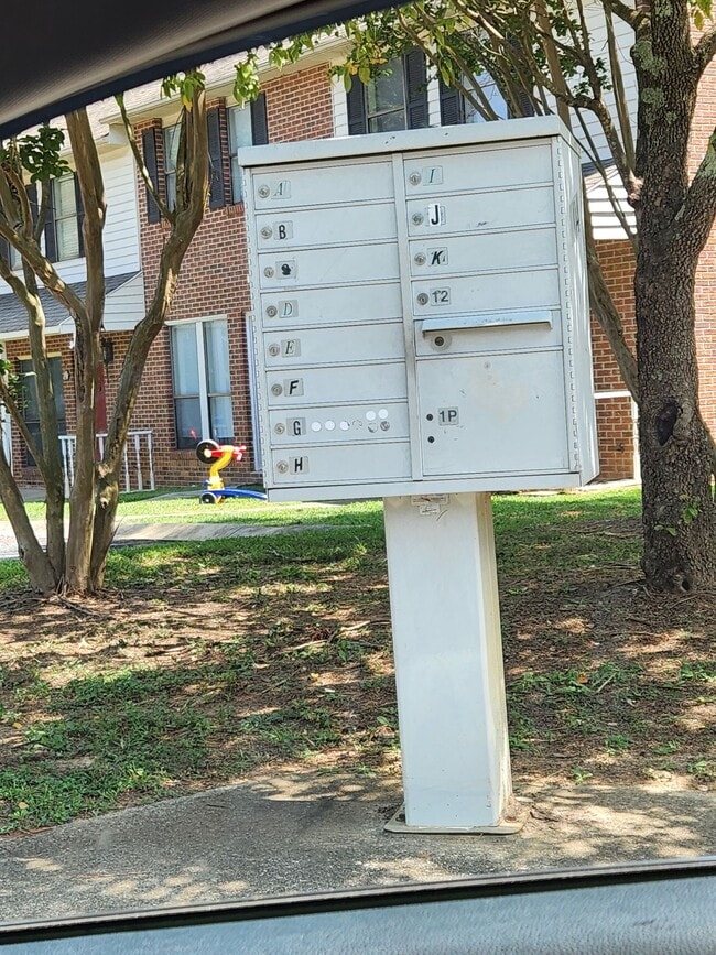 Foto del edificio - Modern 2-Bedroom Townhouse Near Anderson U...