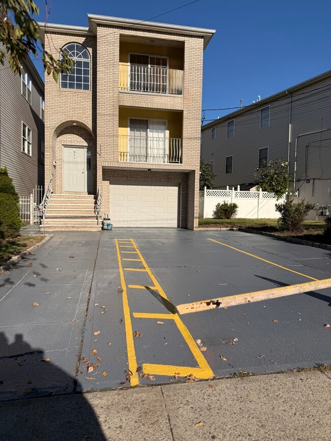 Building Photo - 523 Lidgerwood Ave