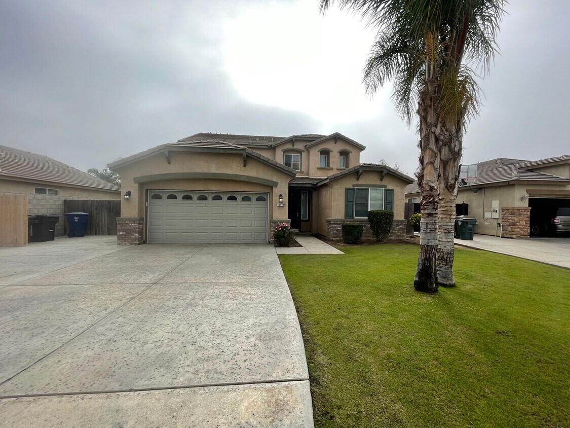 Amazing 5 Bedroom home off of Allen Road! House Rental in Bakersfield