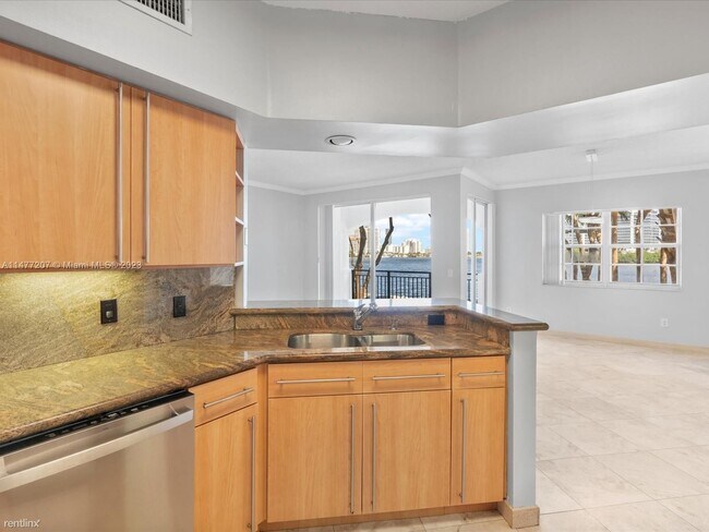 Foto del edificio - 3 br, 2 bath House - 3255 NE 184th St Apt ...