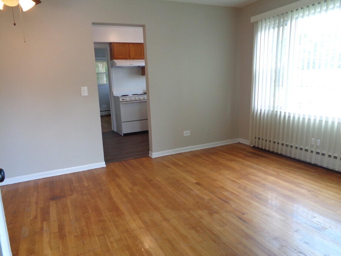 1340 N Main St Unit E6, Wheaton, IL 60187 Condo for Rent in Wheaton