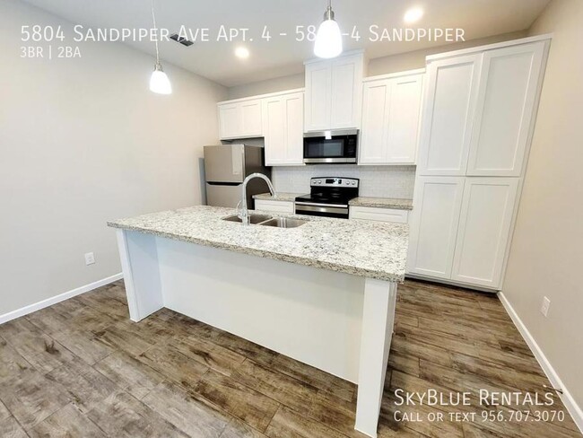 Foto del edificio - 5804 Sandpiper Ave