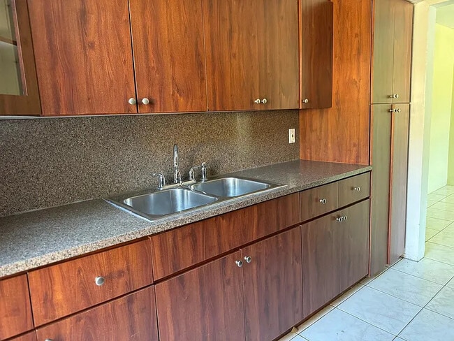 Foto del edificio - 1230 NE 136th Terrace