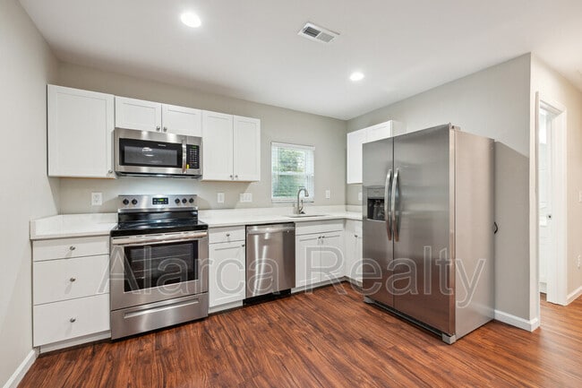 Building Photo - 7461 Elwood Dr