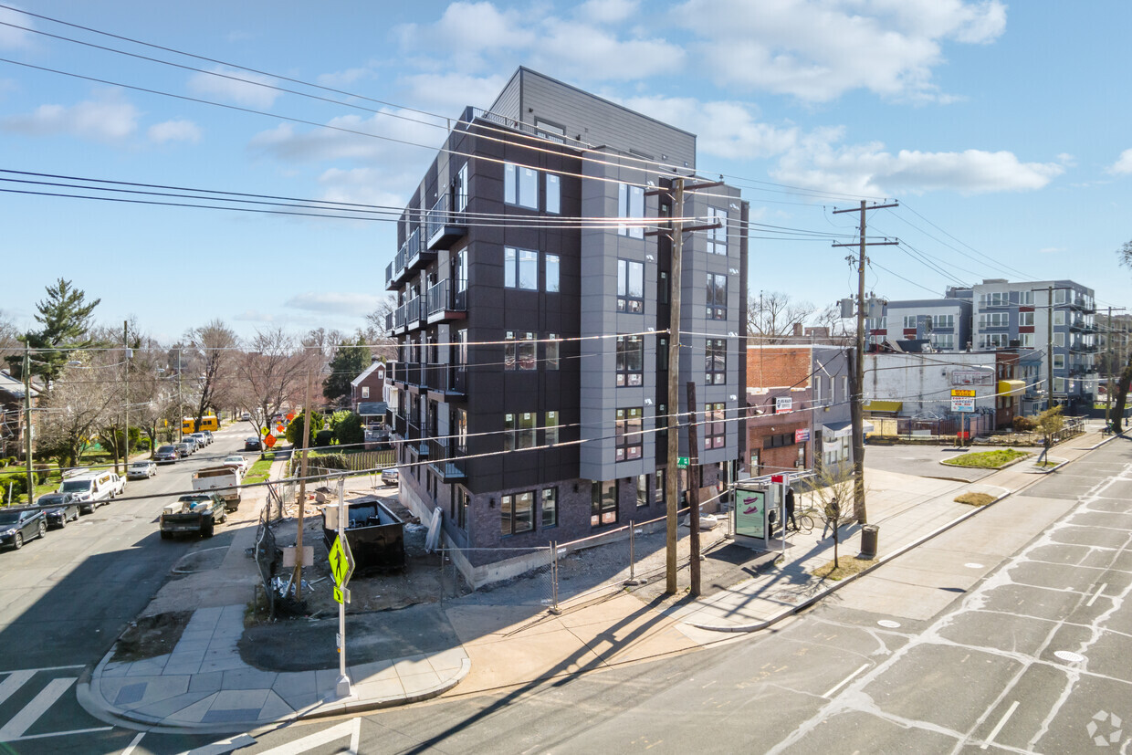 Building Photo - 2909 17th St NE