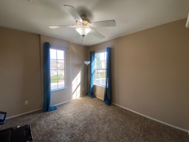 Foto del edificio - 36801 Longbranch Ave