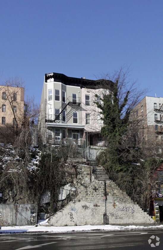 Building Photo - 3341 Webster Ave