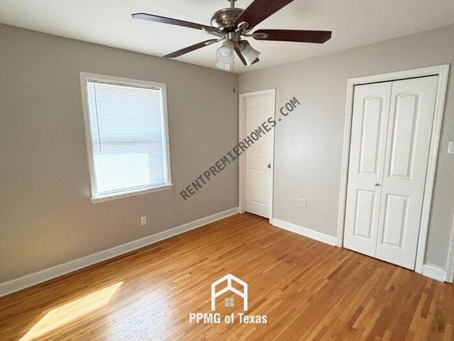 Building Photo - 1000 Lessel Dr