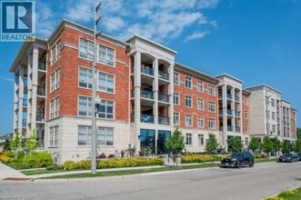Building Photo - 195 Commonwealth St