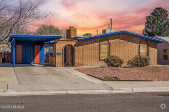 Building Photo - 963 Maple St