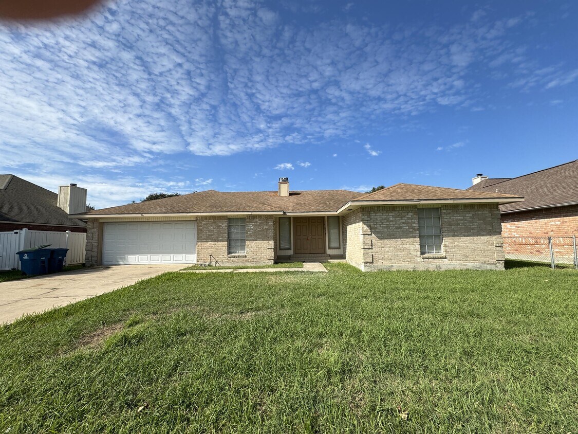 2305 Memorial Pkwy, Portland, TX 78374 House Rental in Portland, TX