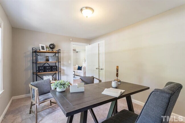 Building Photo - Room in Single Family Home on Okelly St