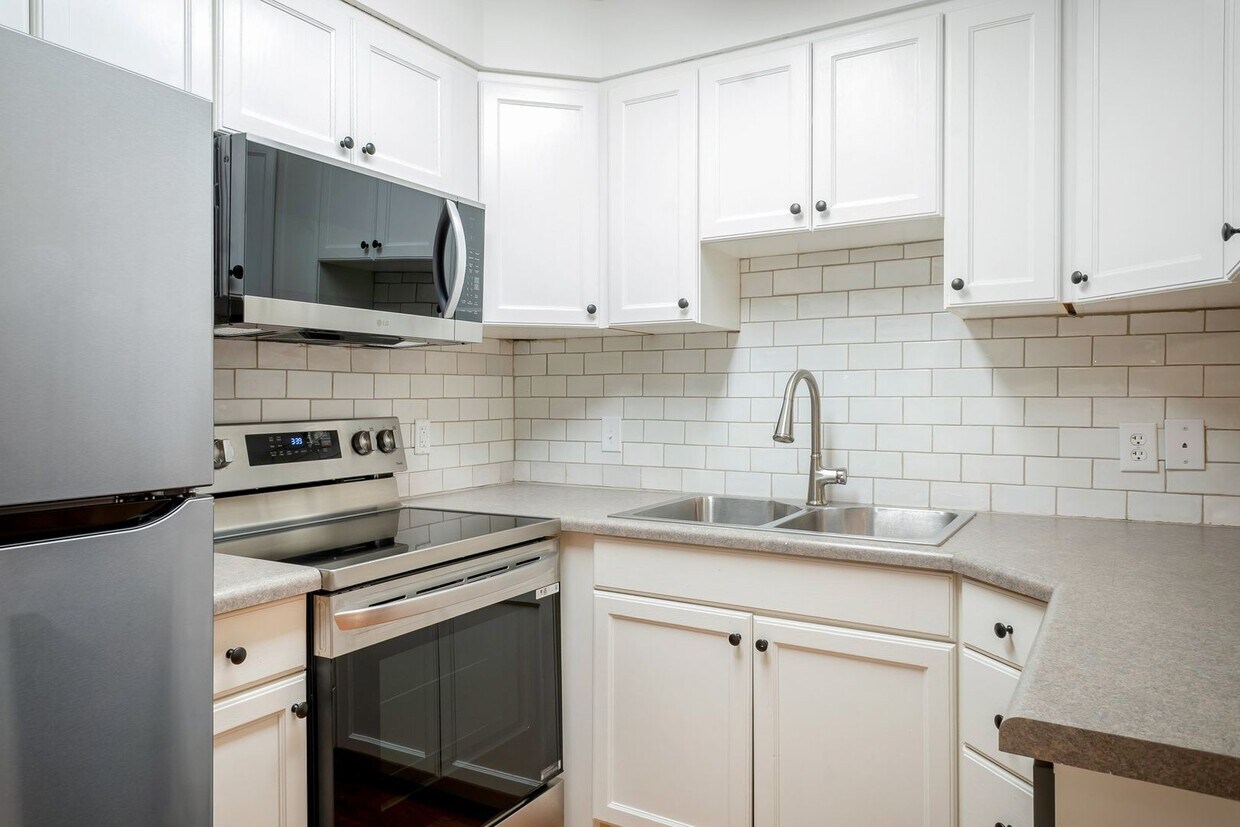 Primary Photo - Top Floor Provo condo w private balcony